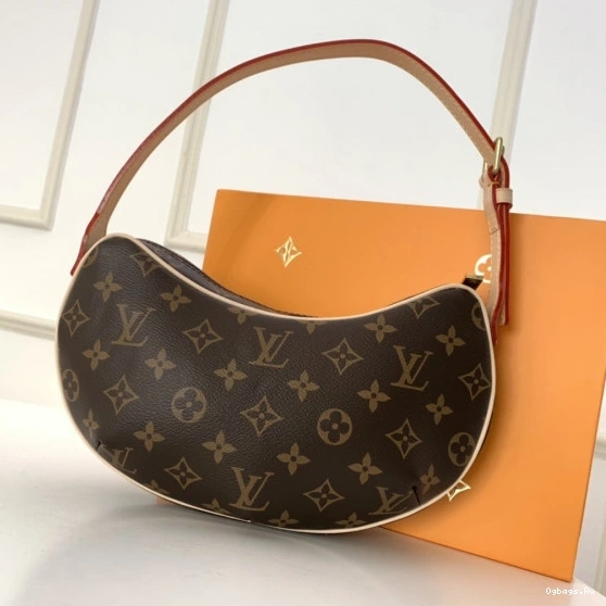 LOUIS VUITTON POCHETTE CROISSANT 0306